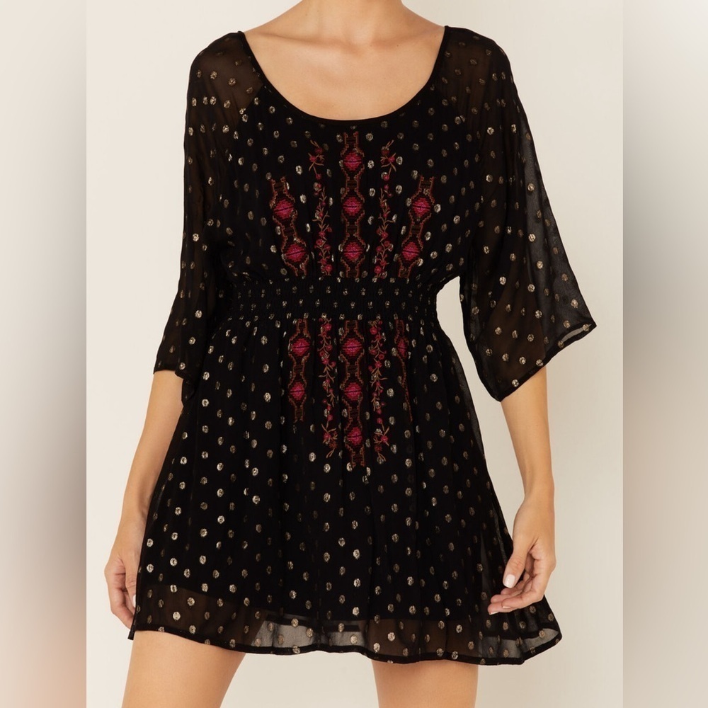 SHYANNE WOMEN'S SMOCKED
SOUTHWESTERN FLORAL
EMBROIDERED DRESS Size XL